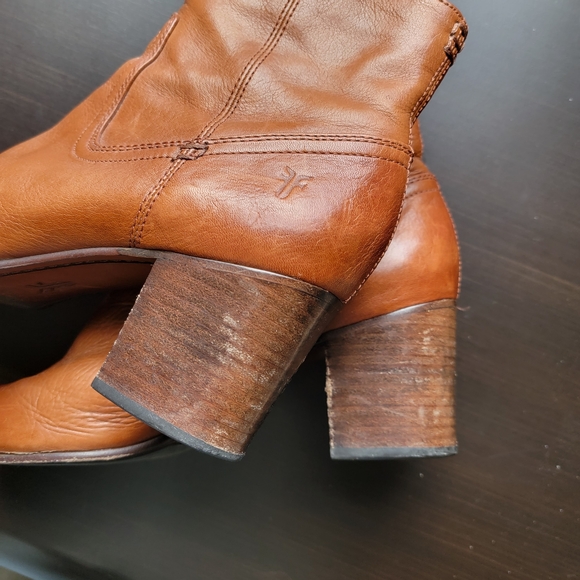 Frye Stella Zip Short Cognac Leather Ankle Booties with Block Heel Sz 8.5 - Picture 11 of 16